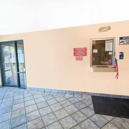 Luxury Inn By Oyo Albany Exterior photo