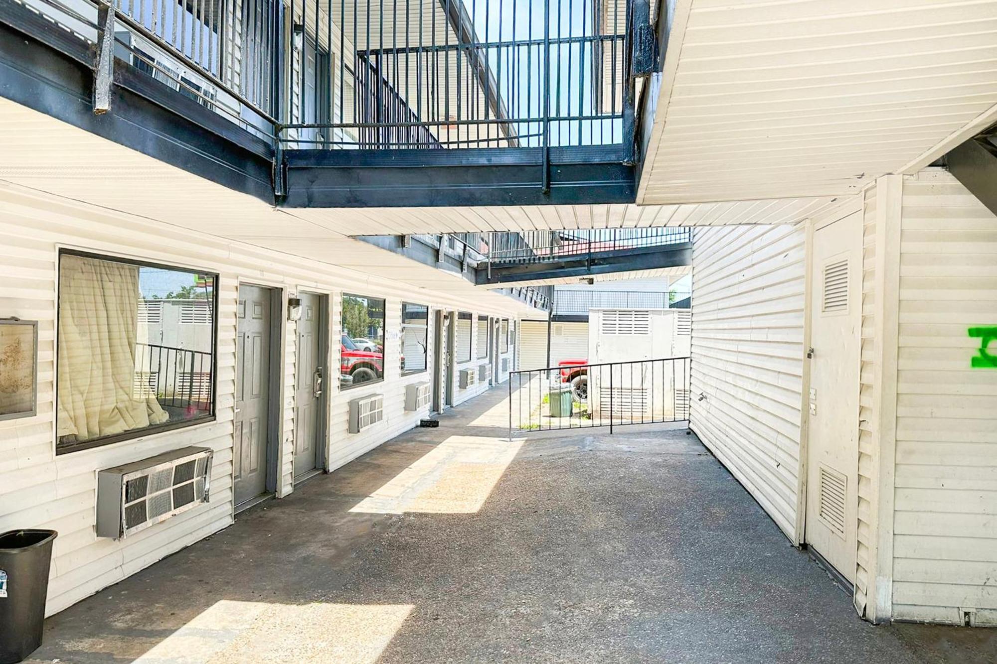 Luxury Inn By Oyo Albany Exterior photo