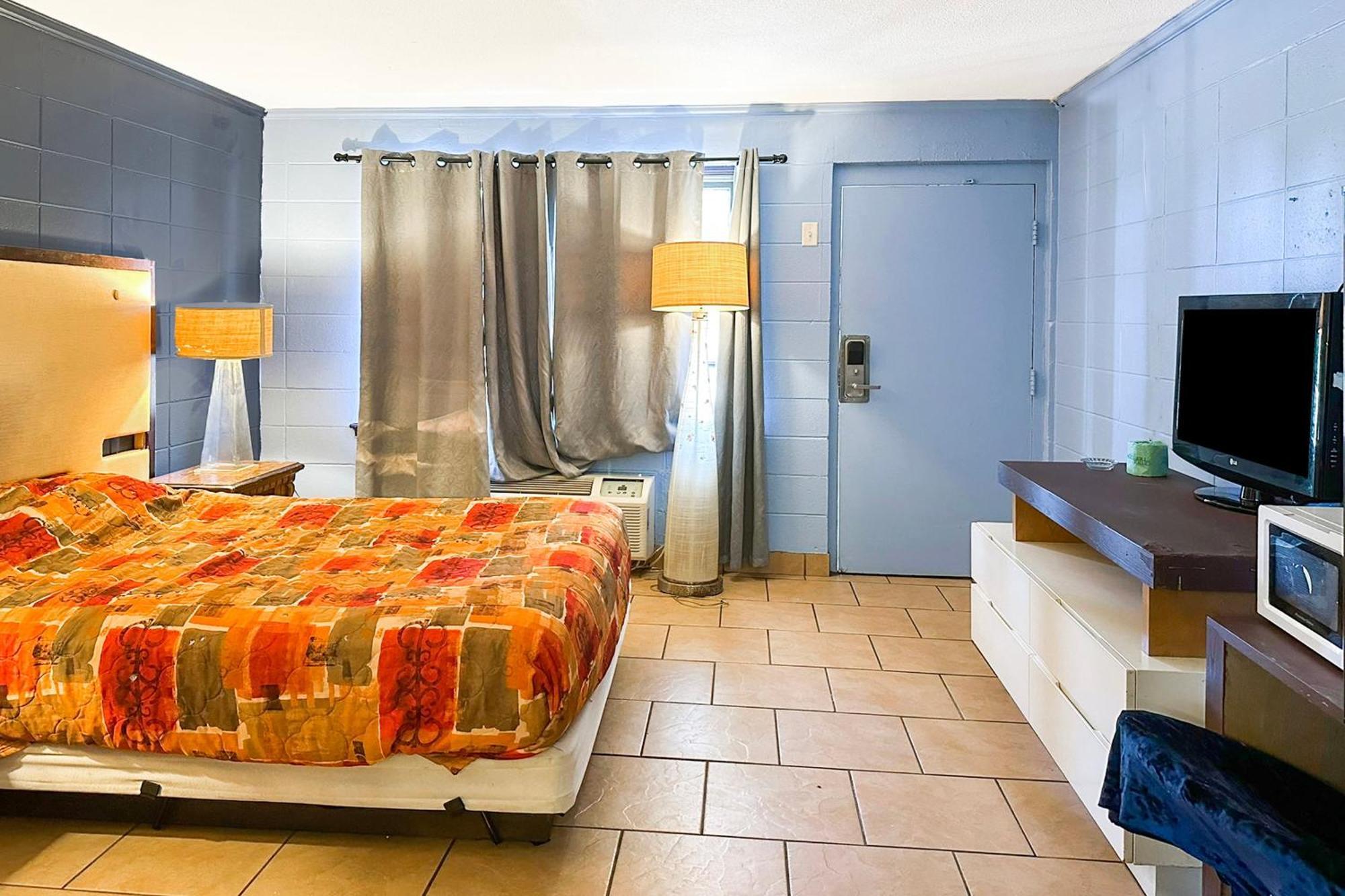 Luxury Inn By Oyo Albany Exterior photo