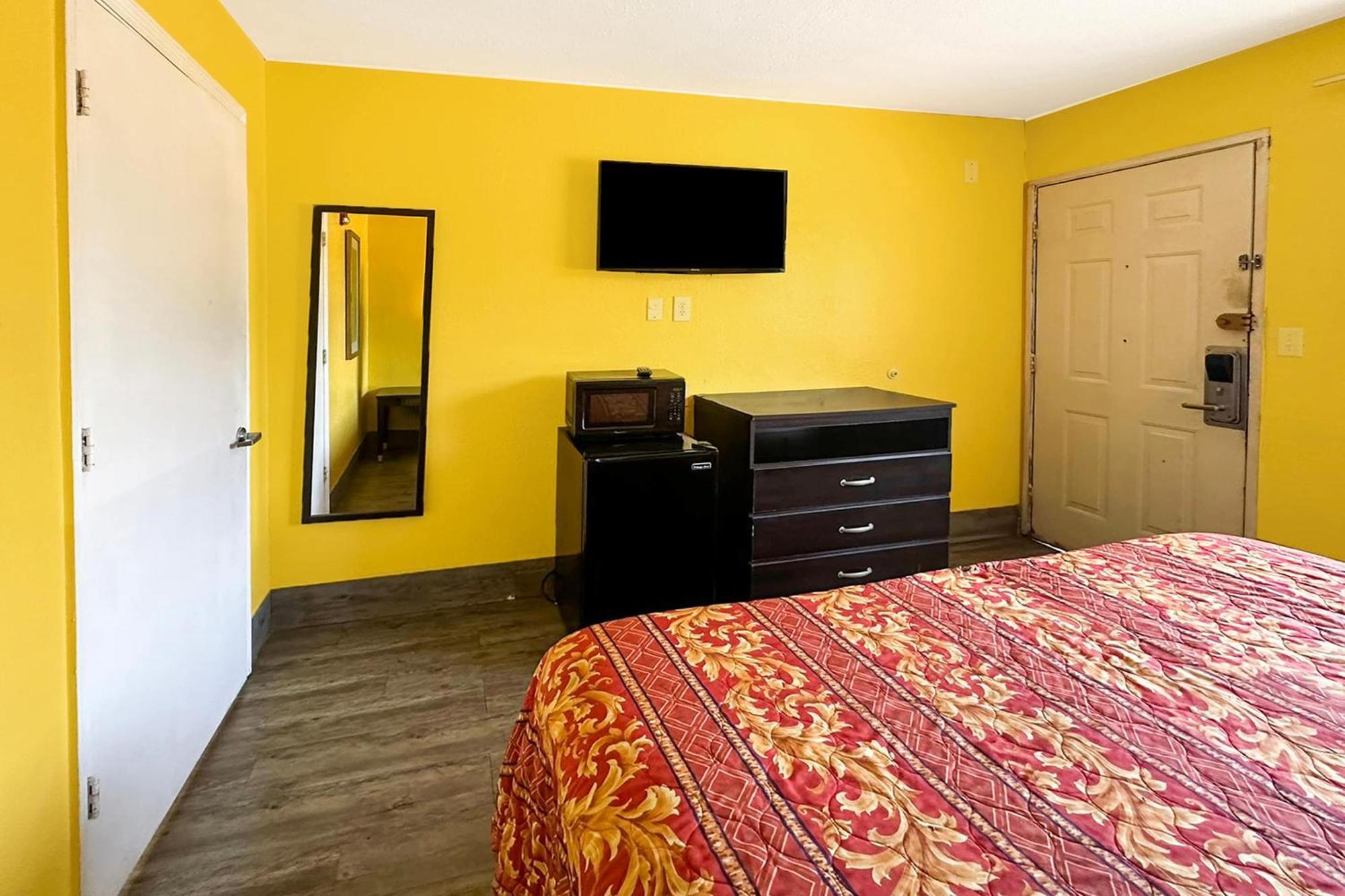 Luxury Inn By Oyo Albany Exterior photo
