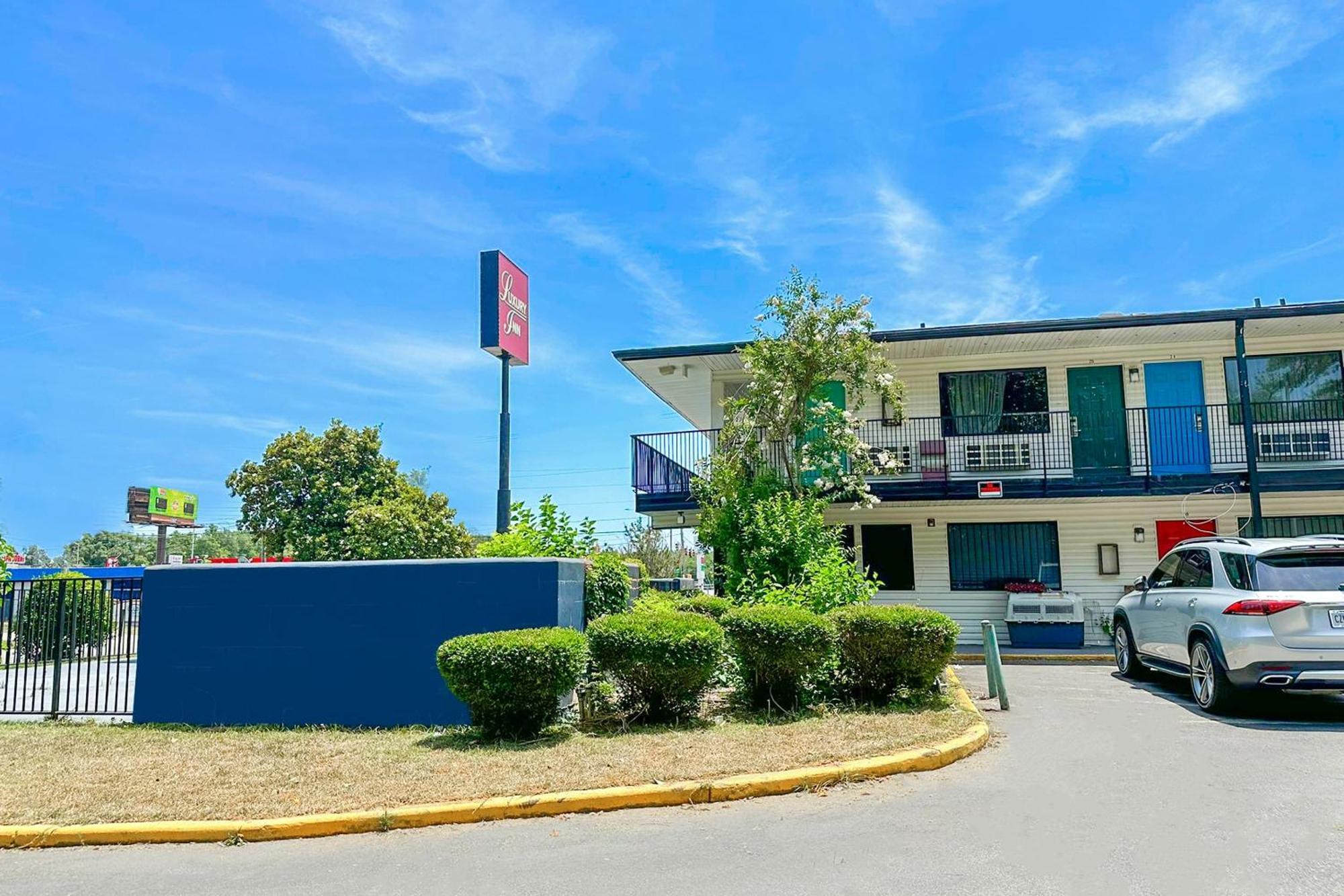 Luxury Inn By Oyo Albany Exterior photo