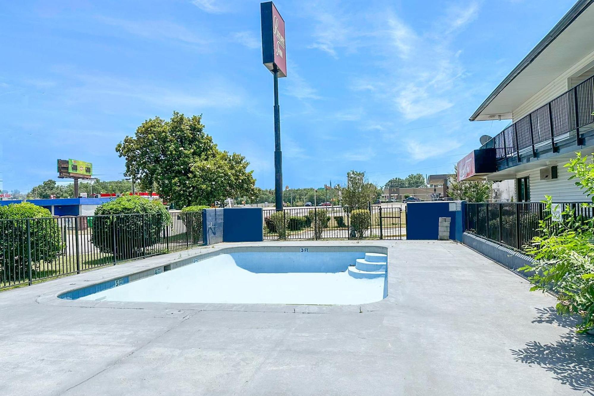 Luxury Inn By Oyo Albany Exterior photo