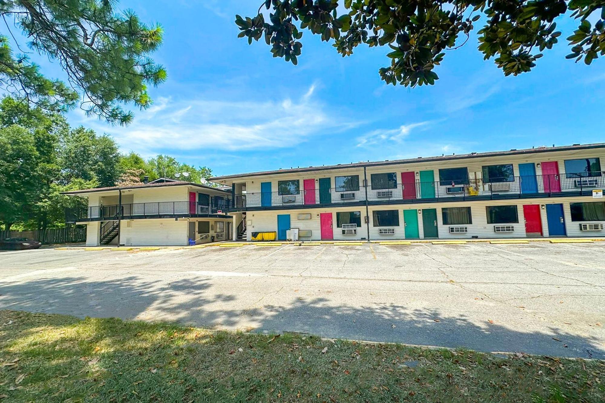 Luxury Inn By Oyo Albany Exterior photo