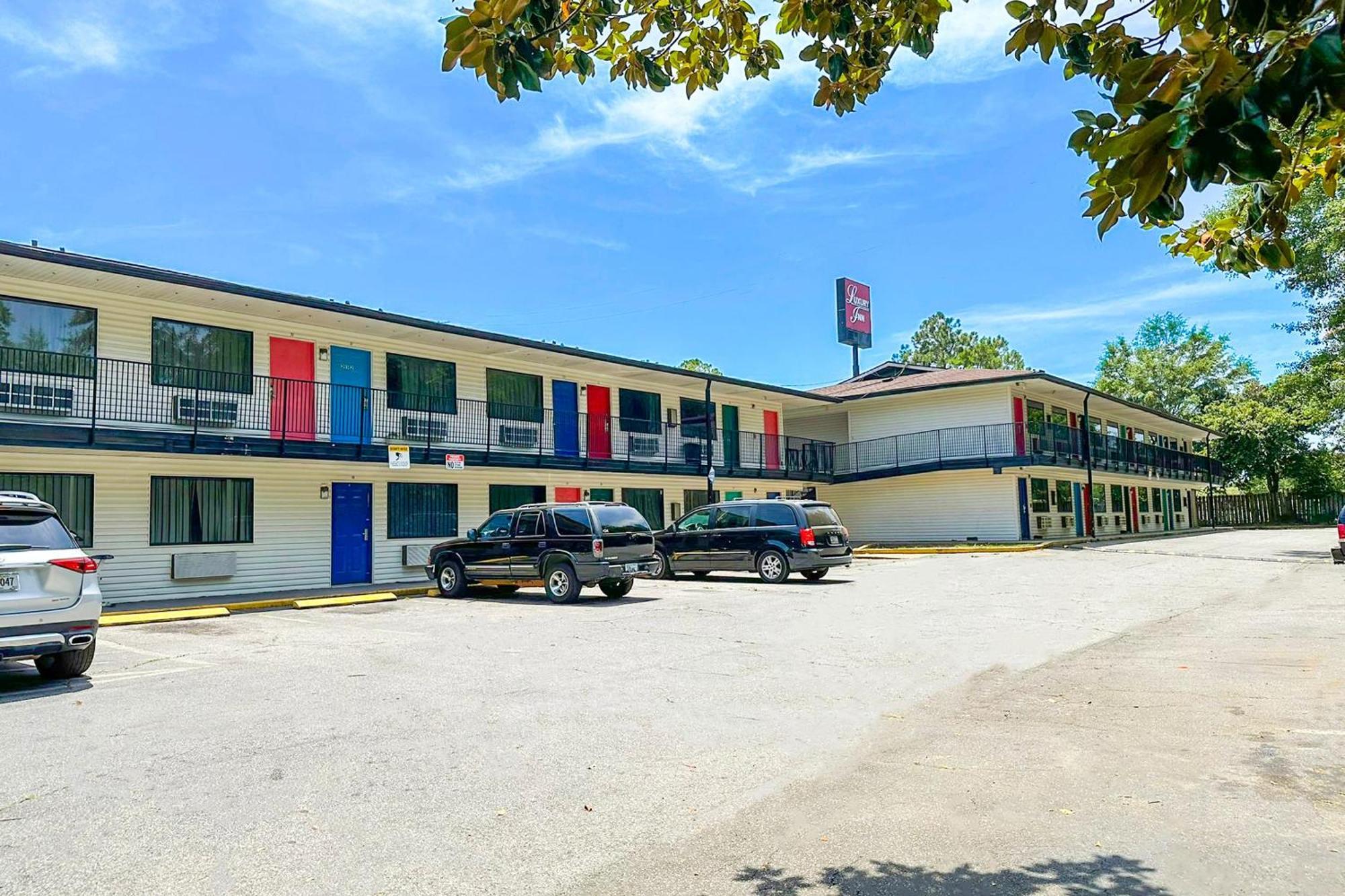 Luxury Inn By Oyo Albany Exterior photo